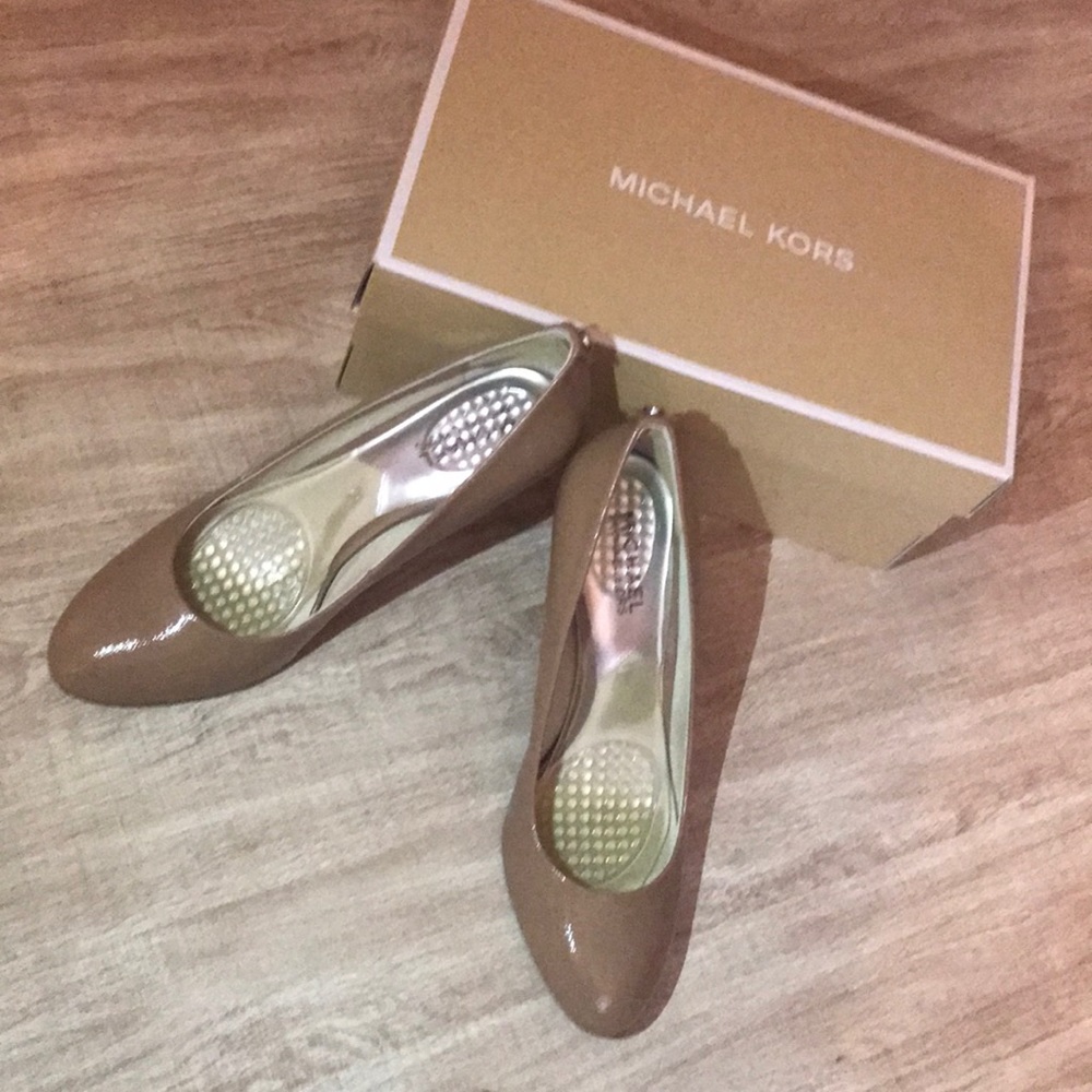 Michael Kors Nude Pumps